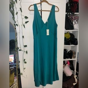 Sleeveless v neck slip dress